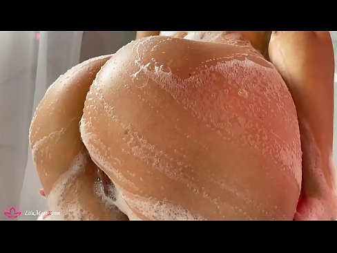 ❤️ La morena es masturba el cony amb un vibrador fins a un orgasme intens a la dutxa ❤ Vídeo de merda a nosaltres ❤