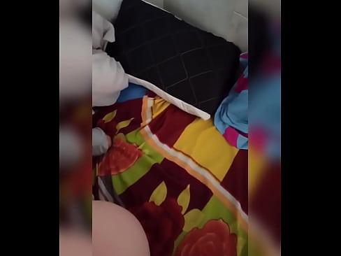 ❤️ La meva companya de pis es queda sola a casa perquè el seu marit se'n va de vacances i jo aprofito per follar-la i omplir-li el cul de llet ❤ Vídeo de merda a nosaltres ❤