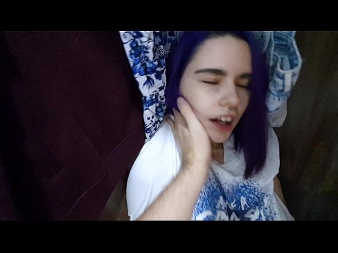 ❤️ Vaig trobar la meva germana a l'armari i la vaig ajudar a correr-se ❤ Vídeo de merda a nosaltres ❤